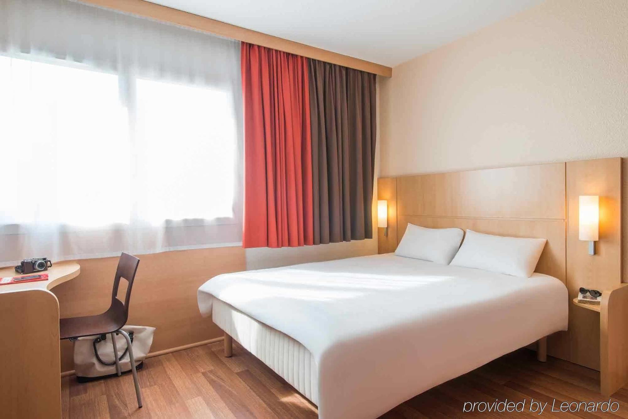 Hotel Ibis Cholet Exterior foto