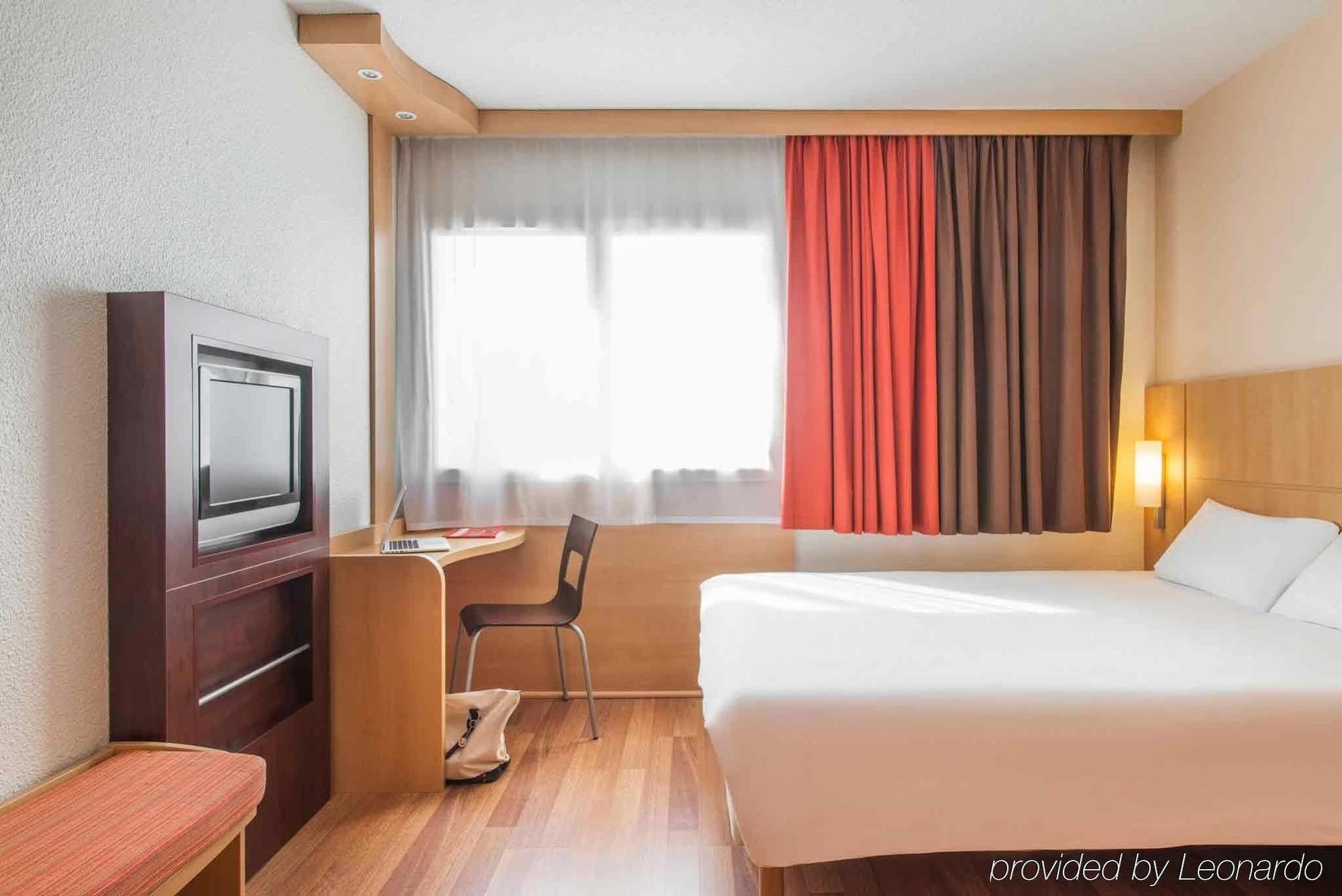 Hotel Ibis Cholet Exterior foto